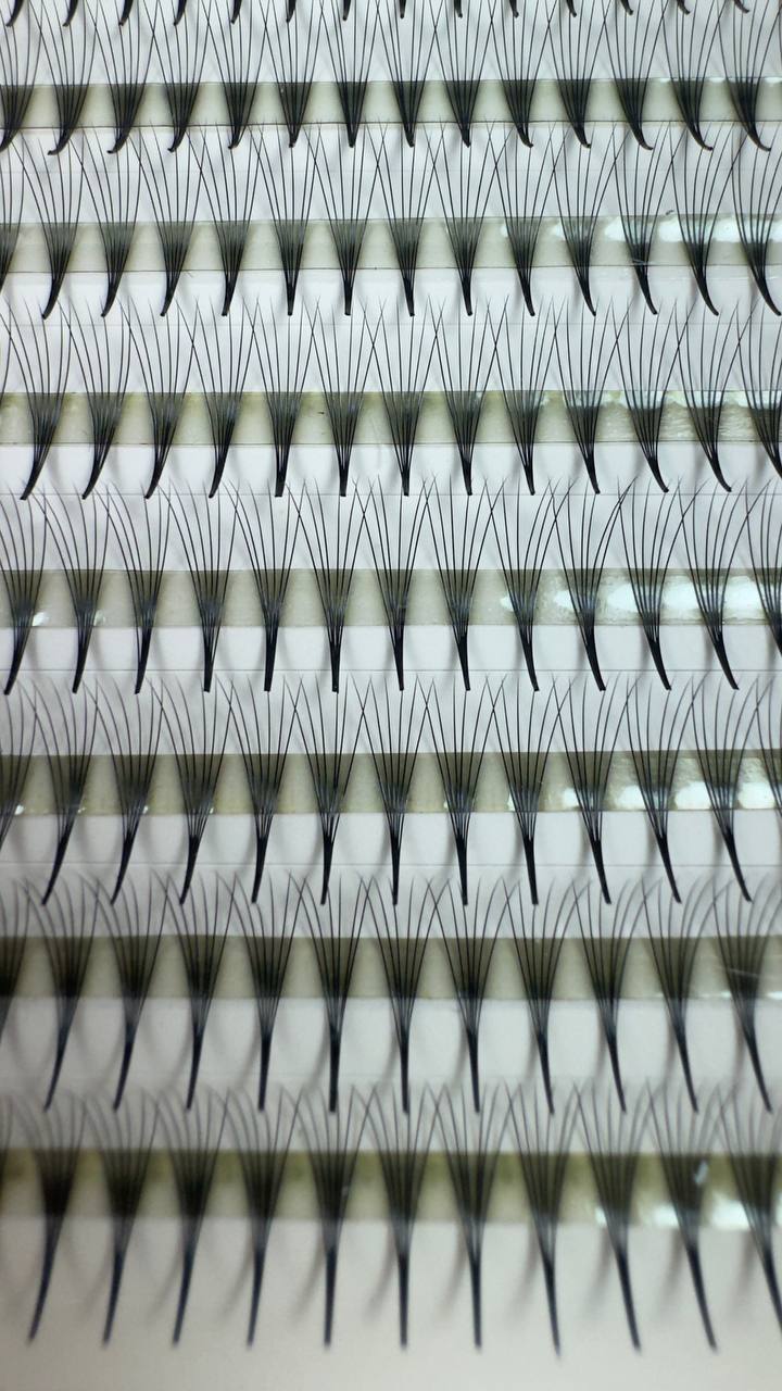 VILERO Narrow Pre Made Fans Volume Eyelash Extensions 20 Lines Mix Tray